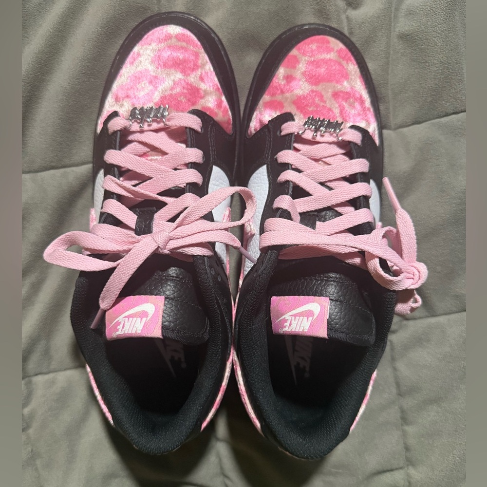 Nike Black and Pink Patterned Sneakers